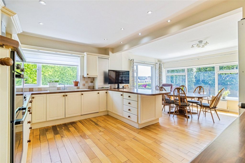 Property photo 2 of 33 Picture No. 42