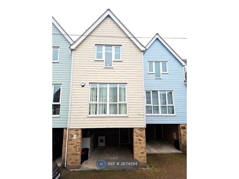 Property photo 3 of 19 3  Storey Townhouse