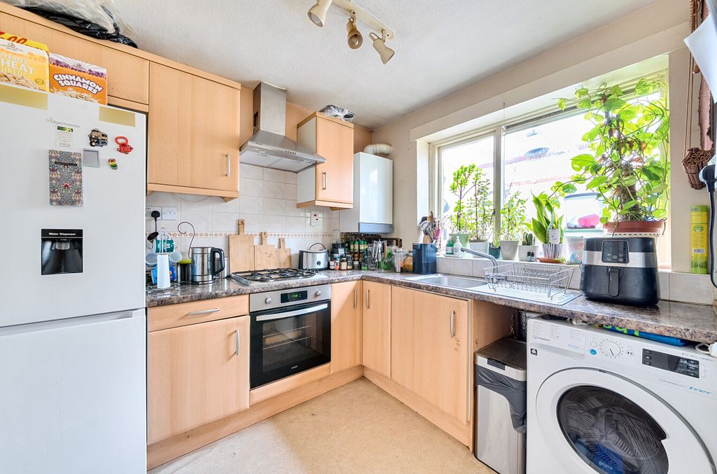 Property photo 2 of 15 -68c187381E277-l-13-1346573-13-68Be935Dac478-13