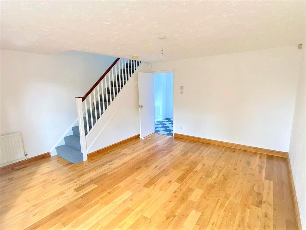 Property photo 3 of 10 Lounge .Jpg