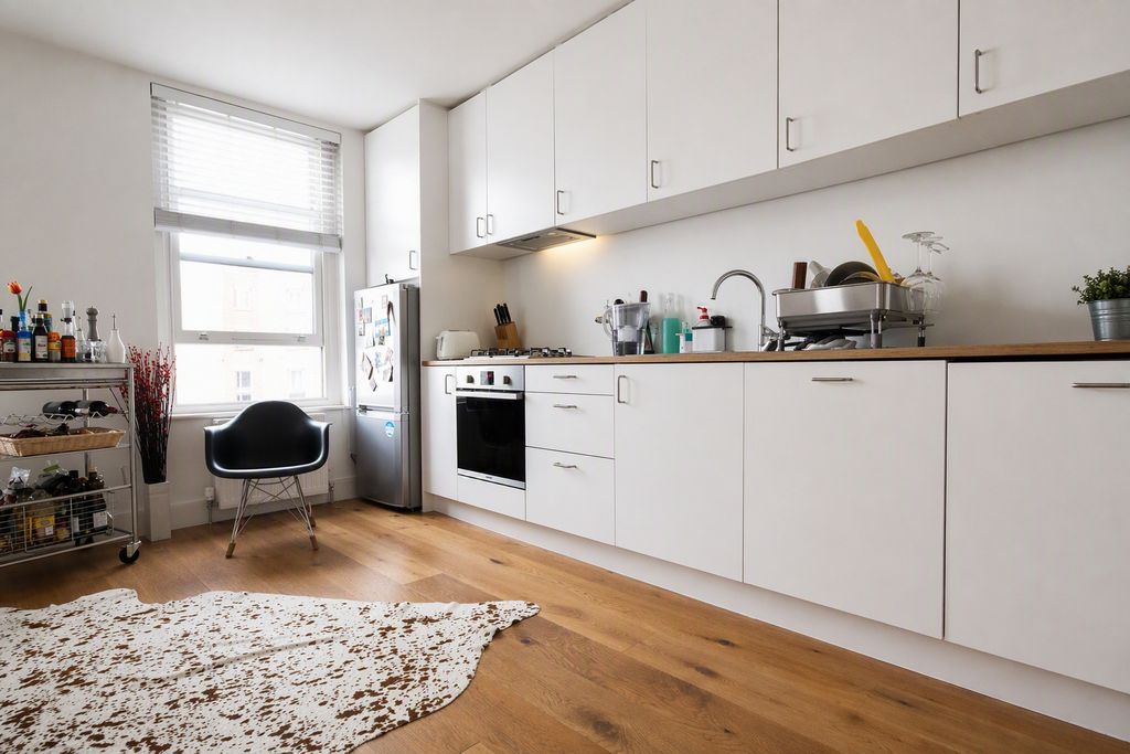 Property photo 2 of 6 Kitchen