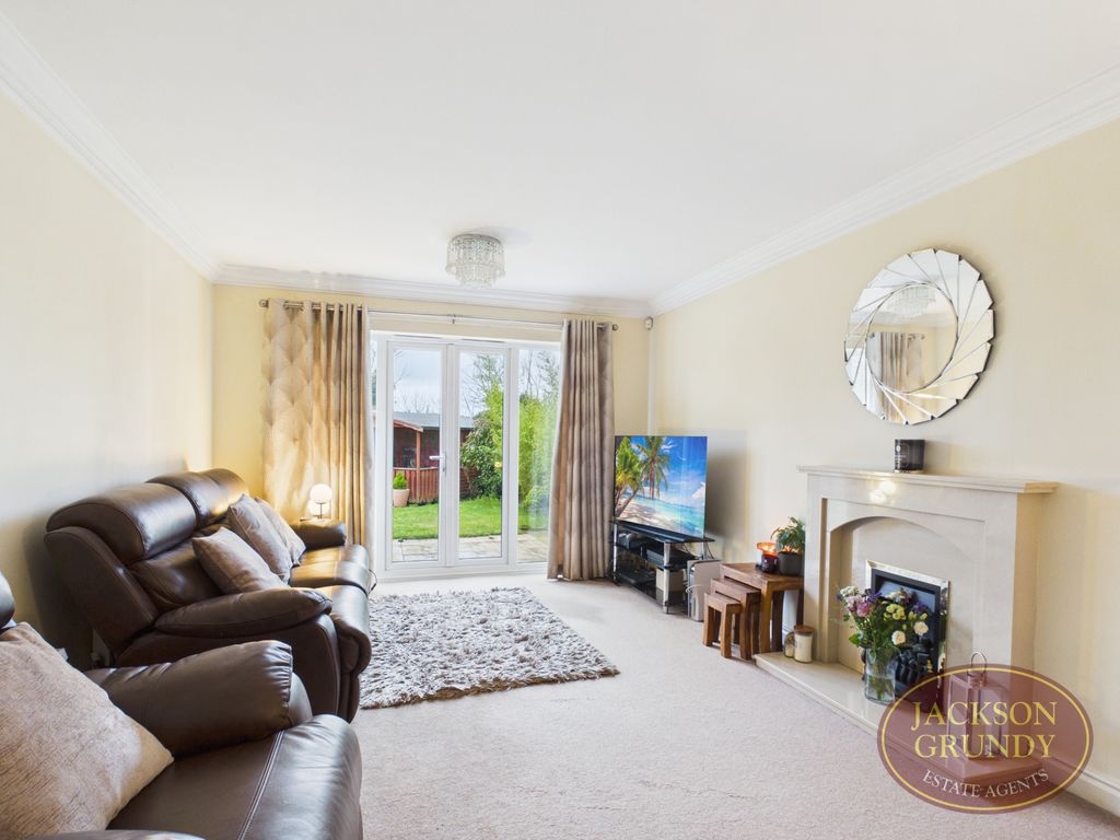 Property photo 2 of 22 Martlet Close