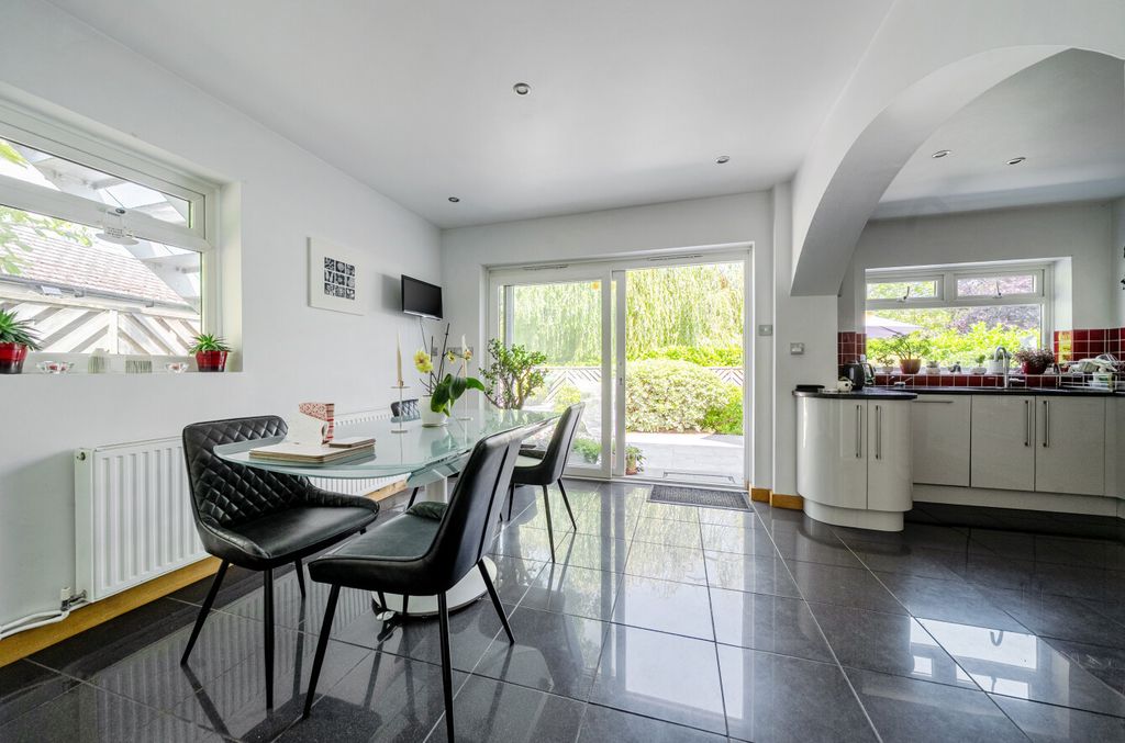 Property photo 3 of 24 1483058-13-6A3Bff...