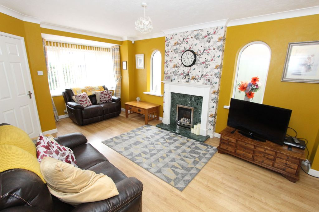 Property photo 2 of 21