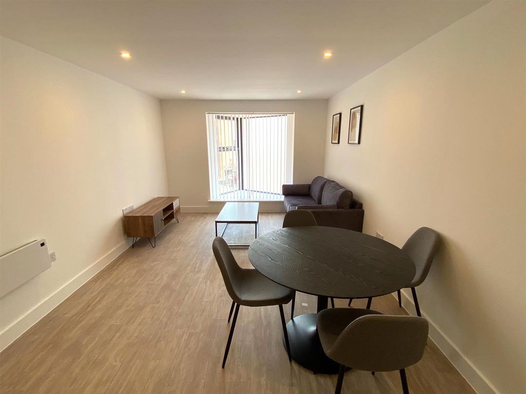Property photo 2 of 9 Livrm.Jpg
