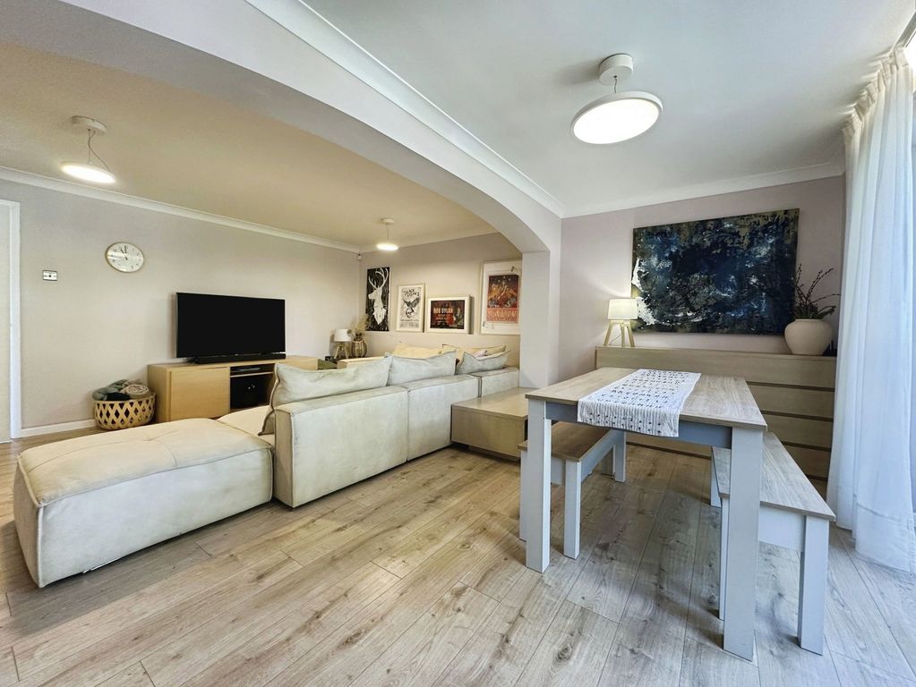 Property photo 3 of 21