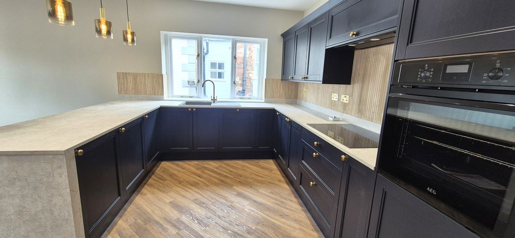 Property photo 3 of 6 Kitchen