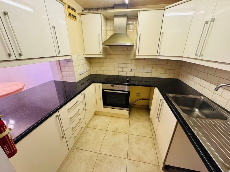 Property photo 2 of 9 Photo 4