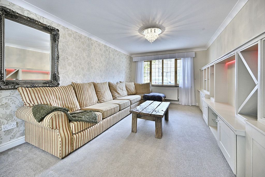 Property photo 2 of 34