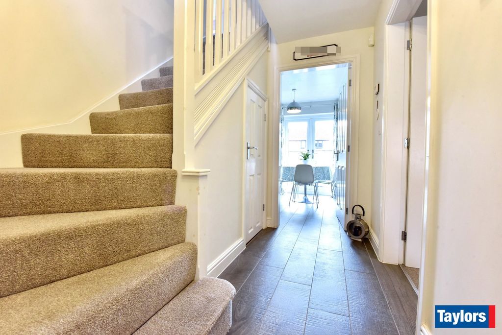Property photo 2 of 31