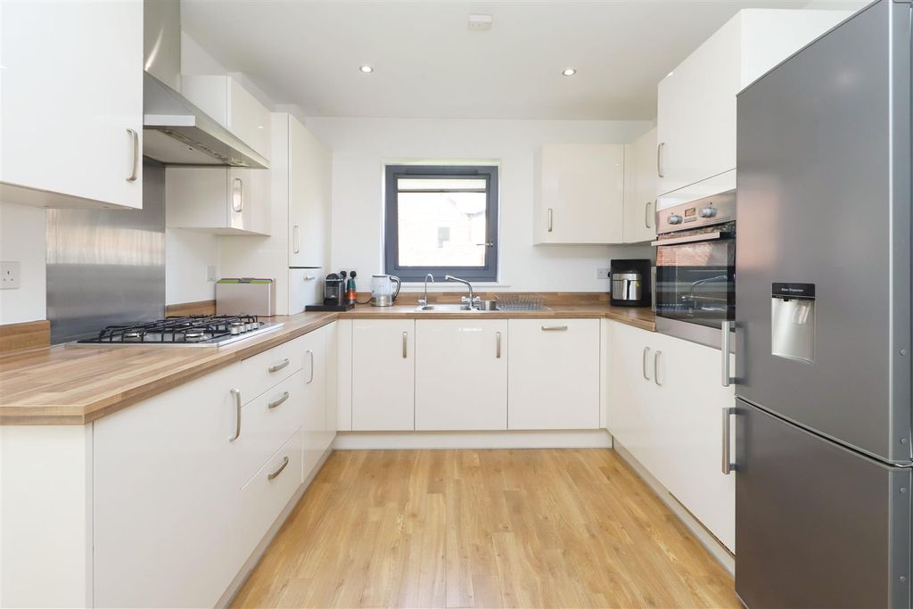 Property photo 3 of 25 Kitchen 1