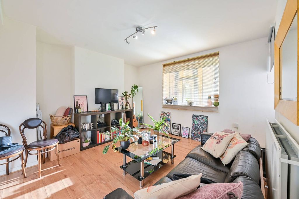 Property photo 2 of 8