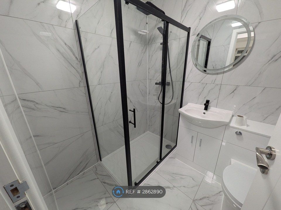 Property photo 3 of 6 Ensuite Bathroom