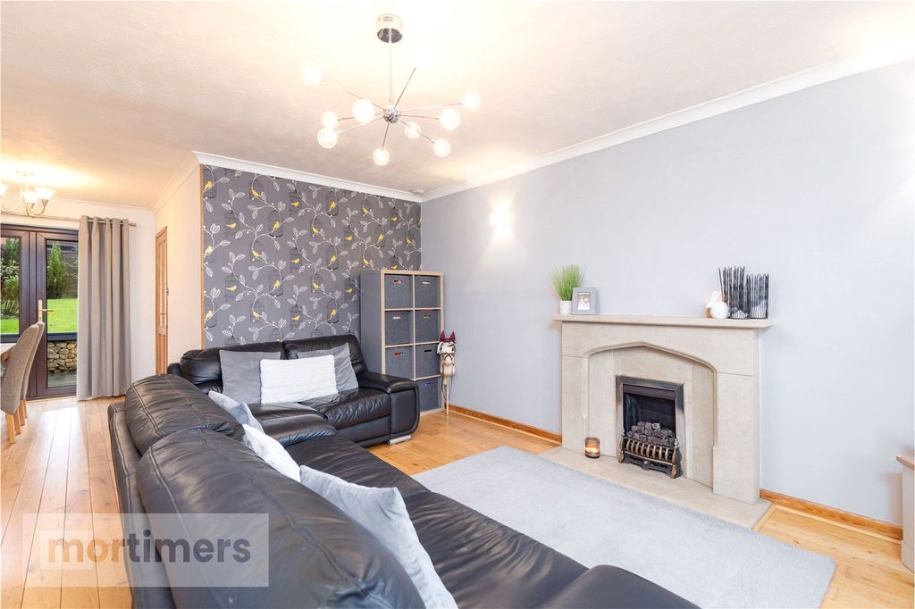 Property photo 2 of 21 Living Room