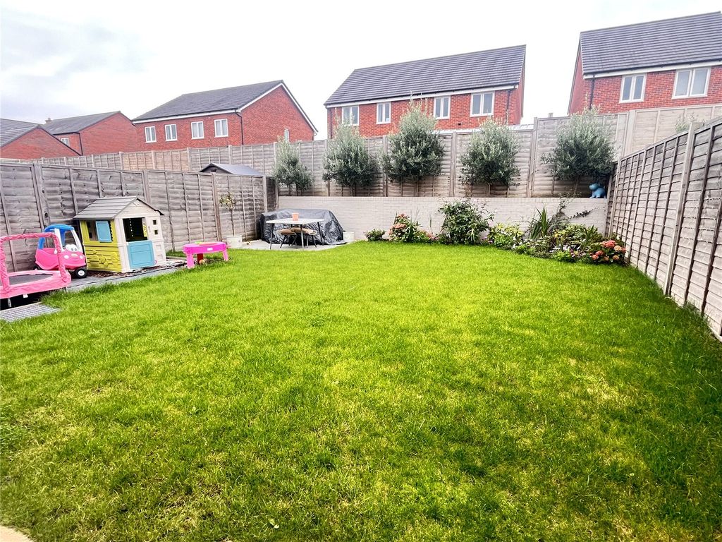 Property photo 2 of 15 Picture No. 12