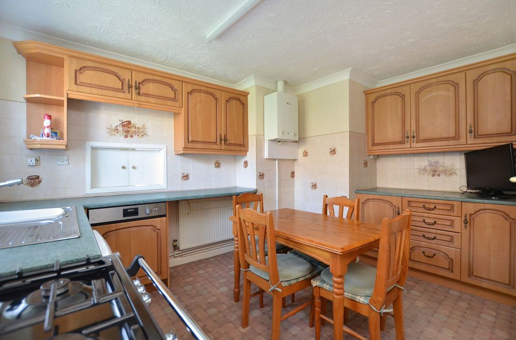 Property photo 3 of 10 3 - Kitchen