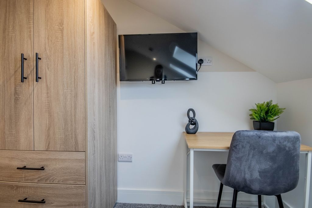 Property photo 3 of 9 E-4