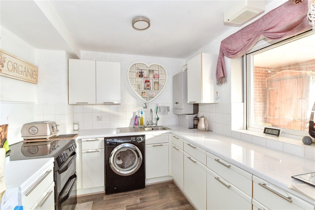 Property photo 3 of 7 Kitchen