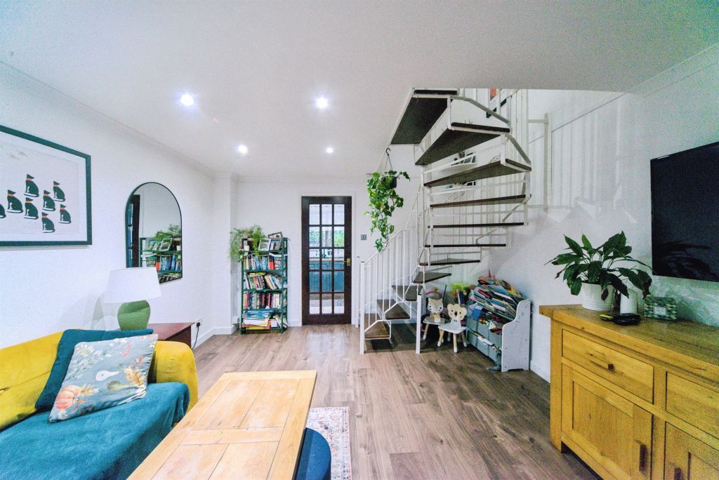 Property photo 2 of 18