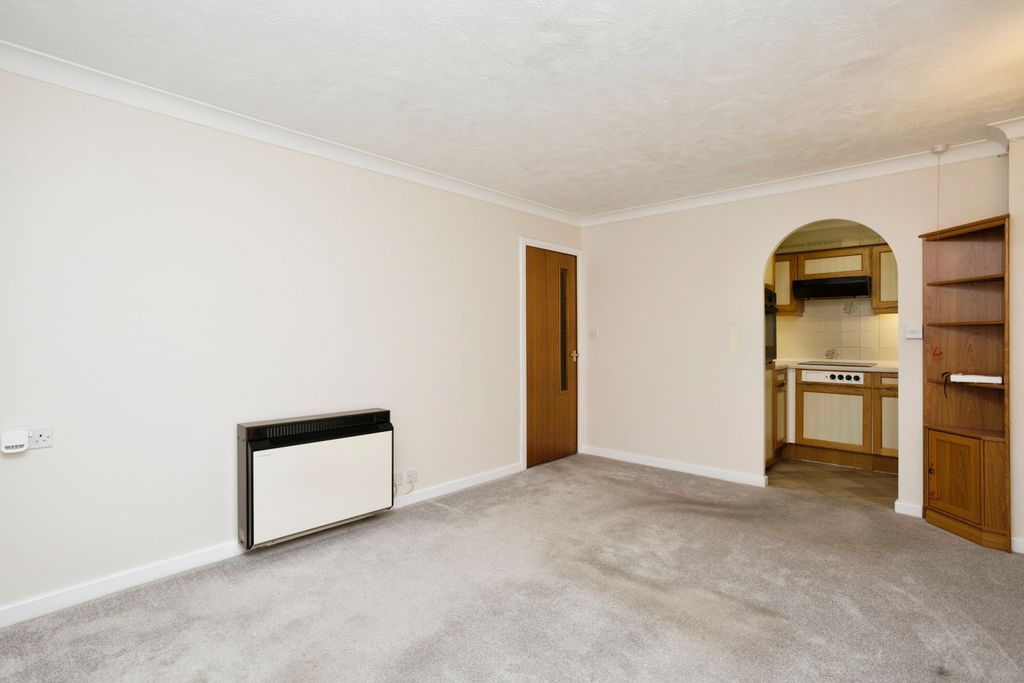 Property photo 2 of 13 Lounge
