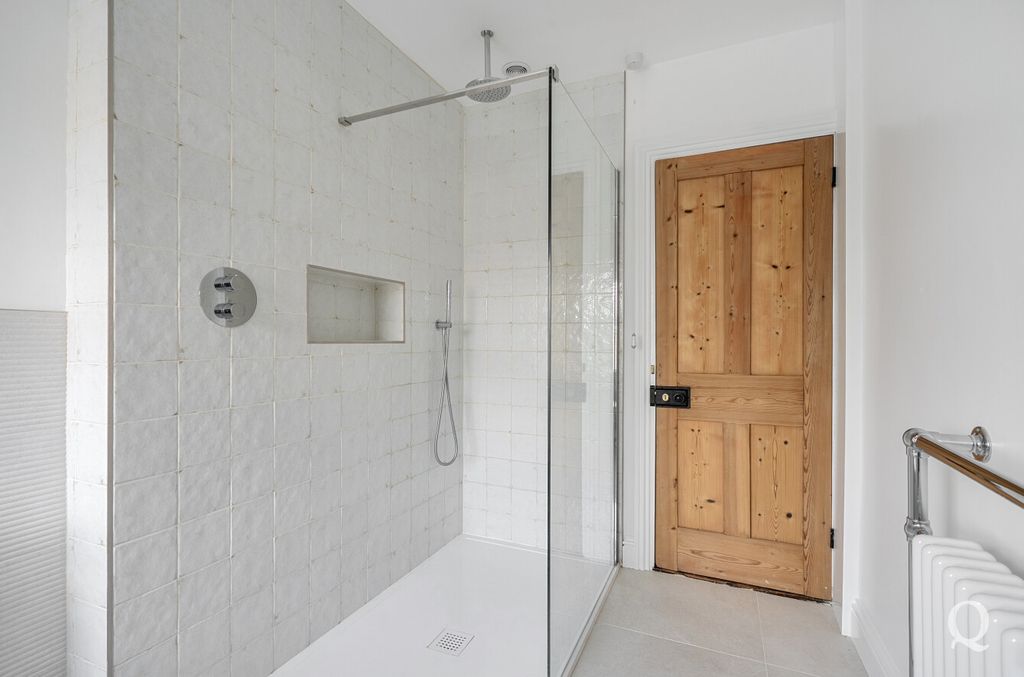 Property photo 3 of 22 8252Ad98-d1Bd-42F...