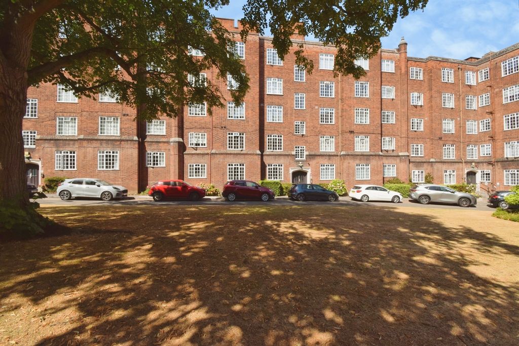 Property photo 2 of 24
