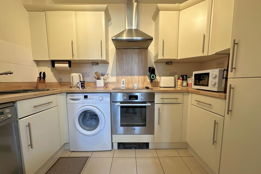 Property photo 3 of 17 Kitchen
