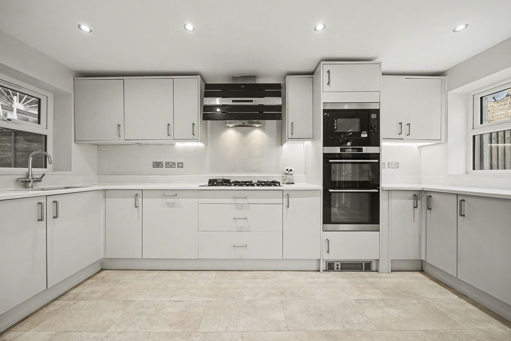 Property photo 3 of 10 Photo 7