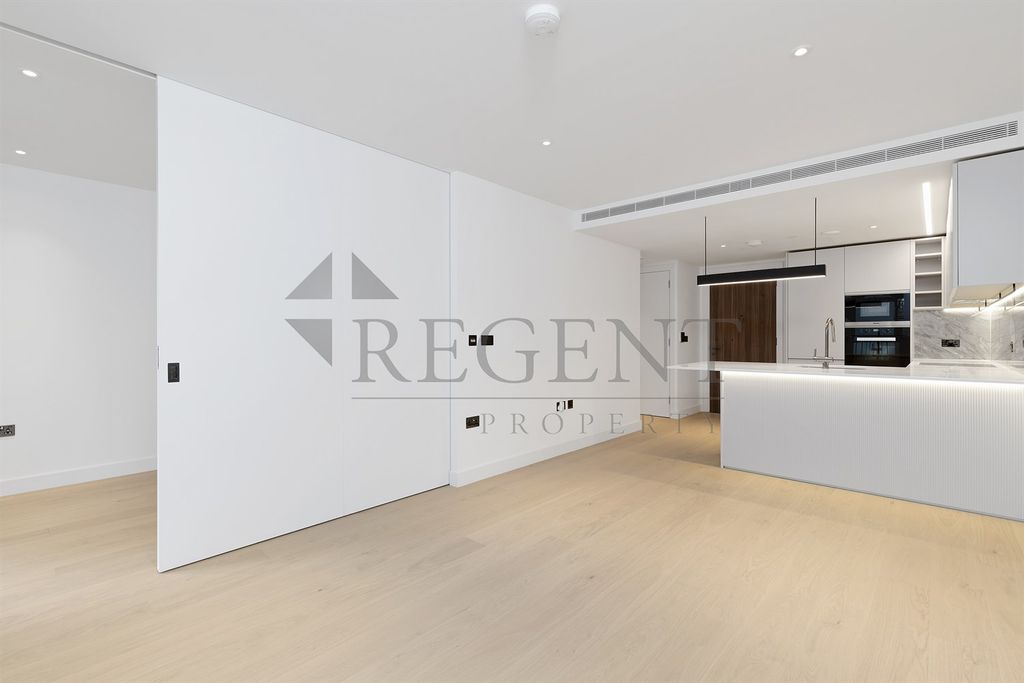 Property photo 3 of 16 Studio