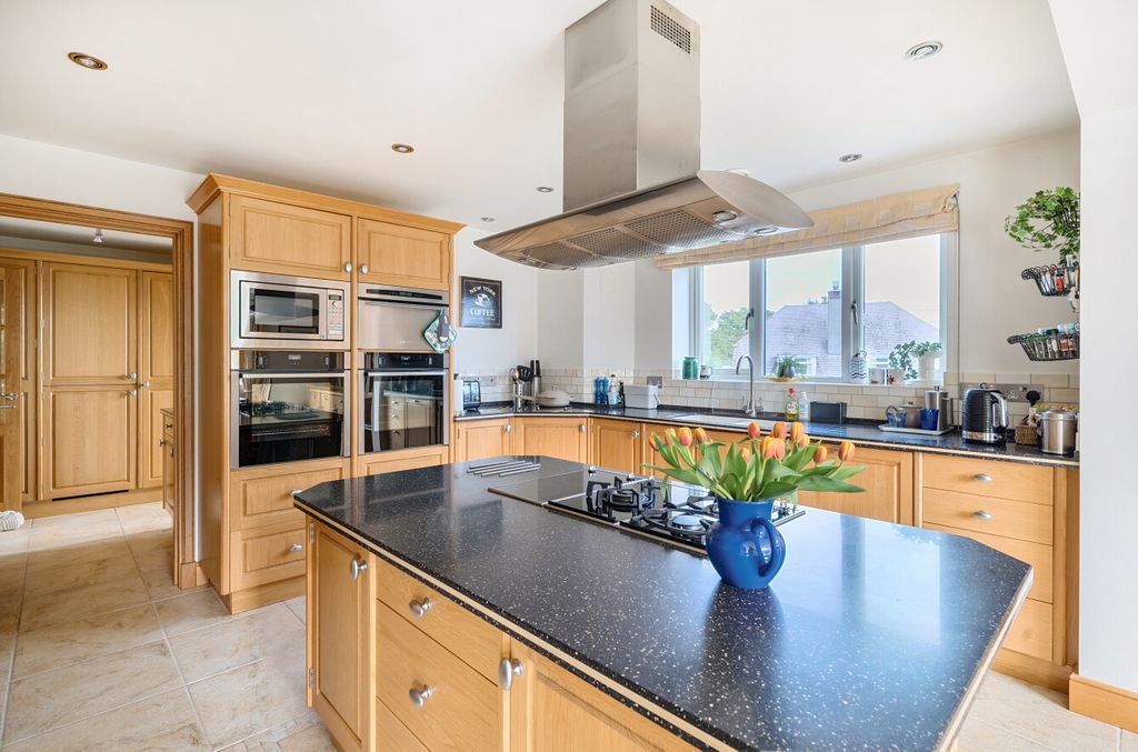 Property photo 3 of 24 36-681Badc063A87-...