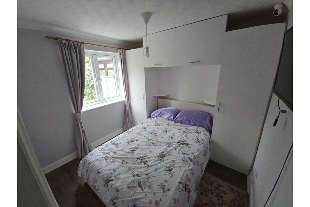 Property photo 2 of 8 Bedroom