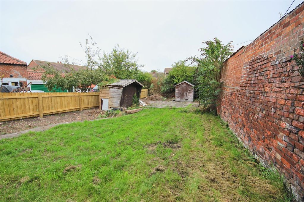 Property photo 3 of 9 Outside