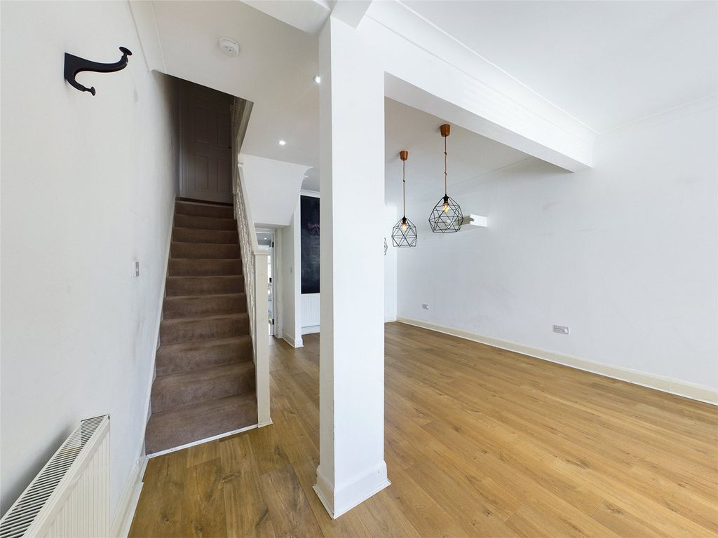 Property photo 2 of 21 Picture No. 18