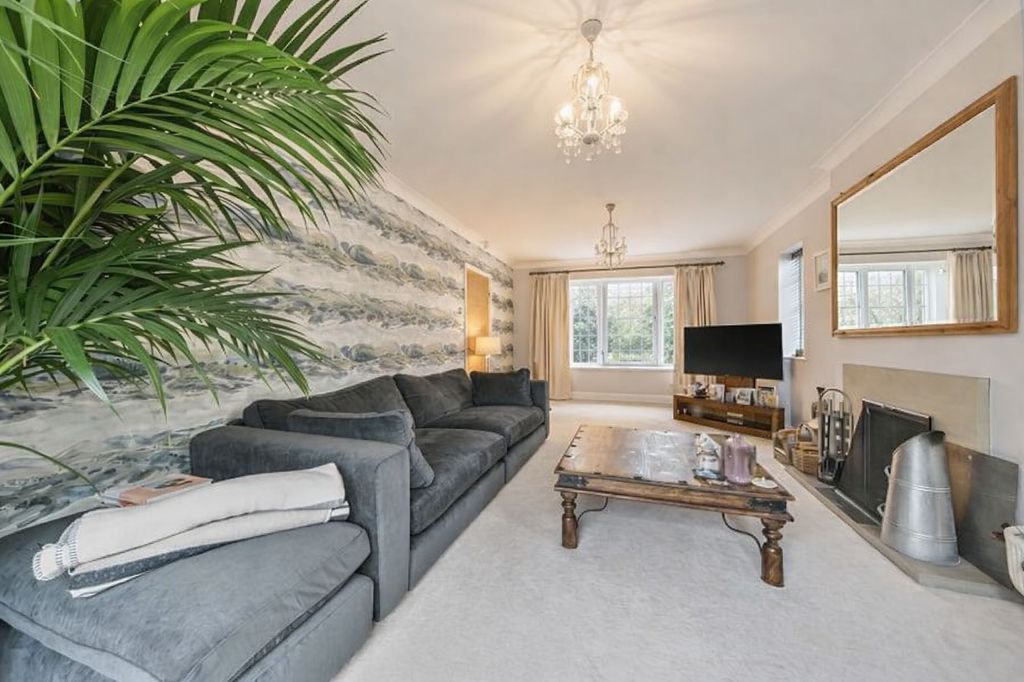 Property photo 3 of 23