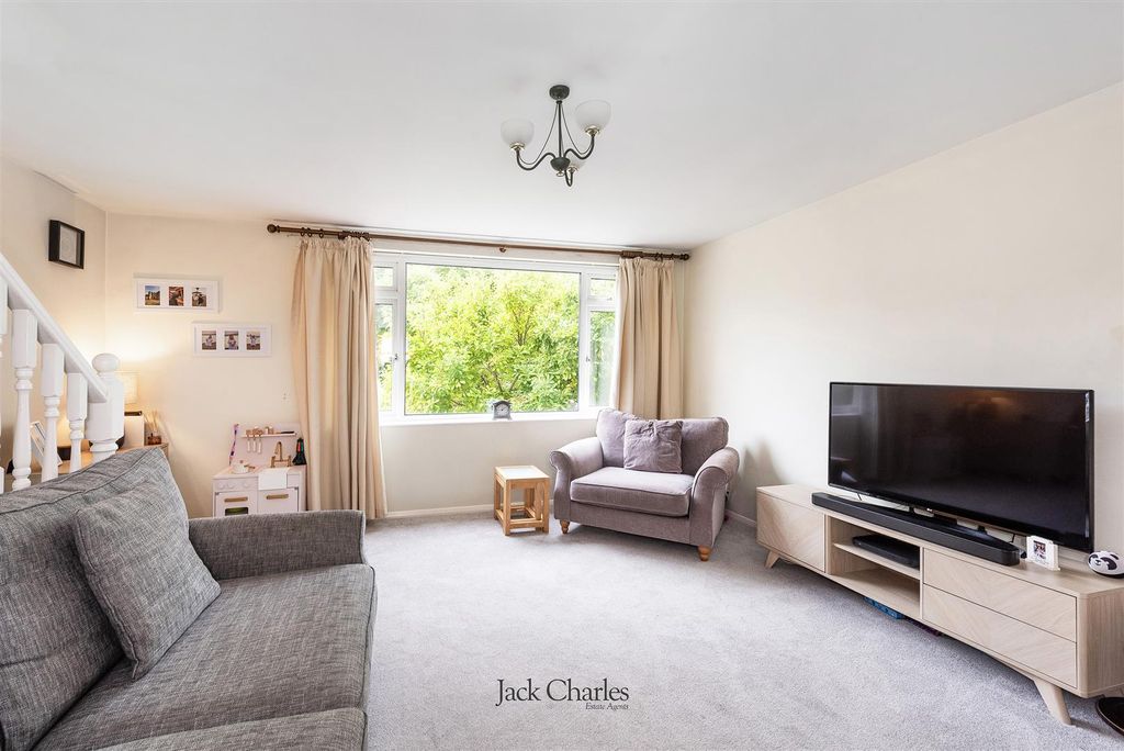 Property photo 1 of 15 58 Dernier Rd, Tn10 3Ew 004.Jpg