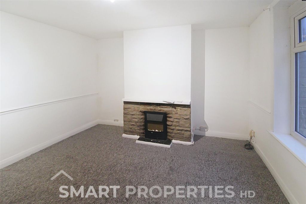 Property photo 2 of 8 89-Fartown-Green_00004.Jpeg