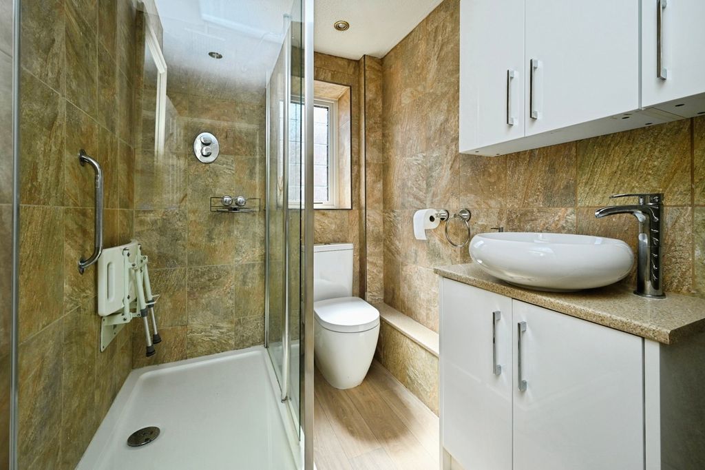 Property photo 2 of 16 Bathroom