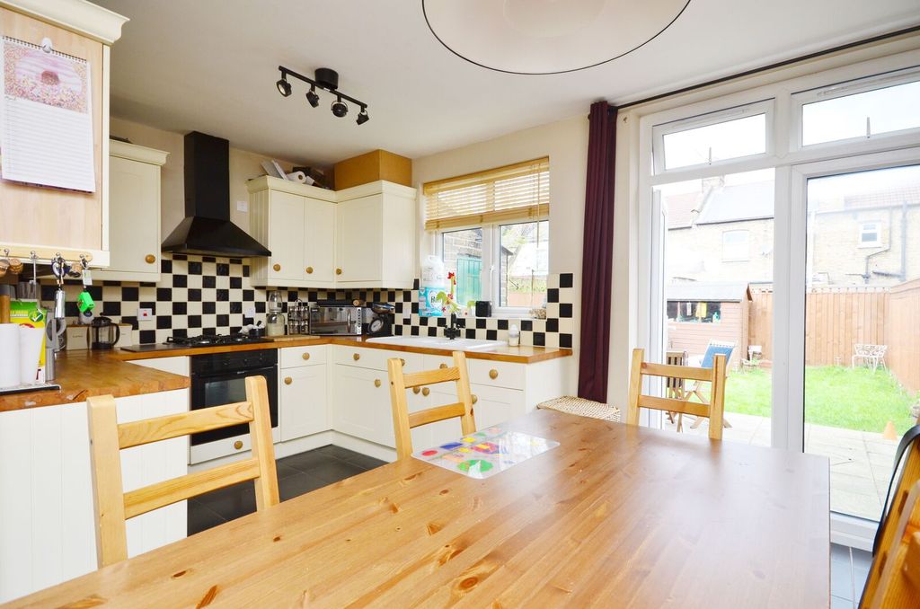 Property photo 2 of 7
