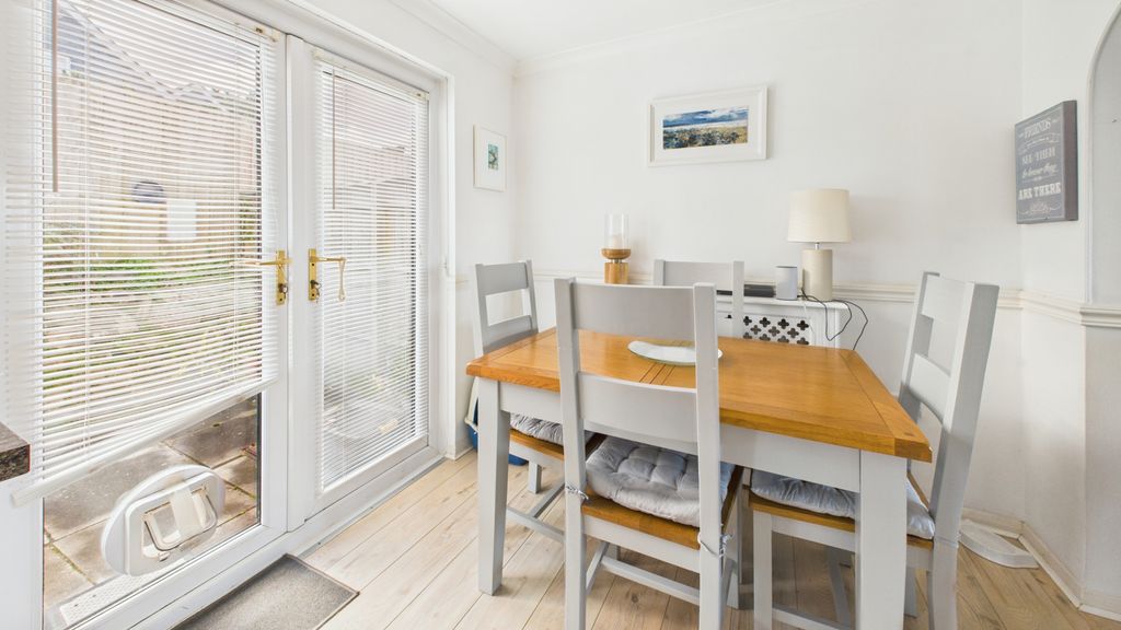 Property photo 3 of 9 Gallery