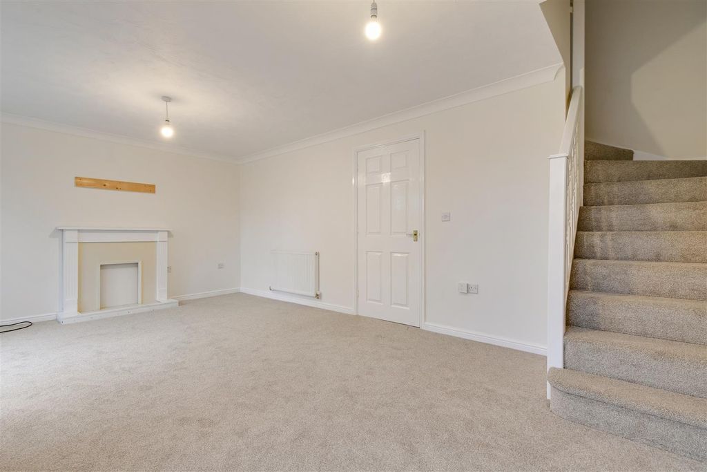 Property photo 3 of 17 Living Room