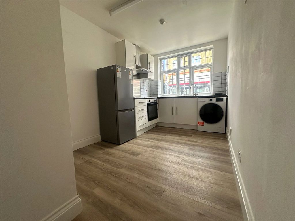 Property photo 3 of 6 Studio