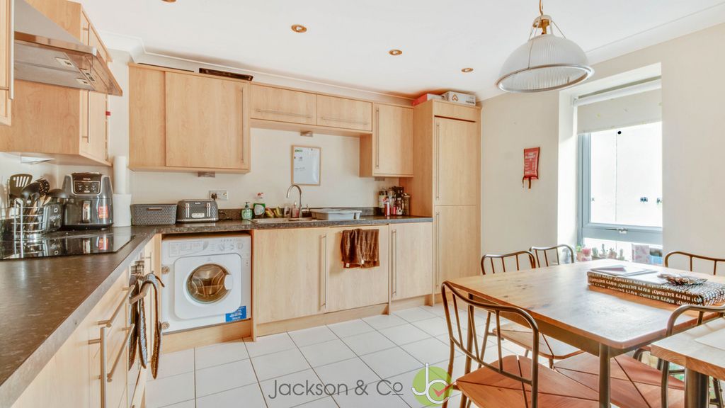 Property photo 1 of 6