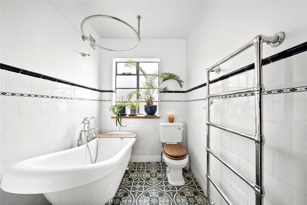 Property photo 3 of 16 Picture No. 18