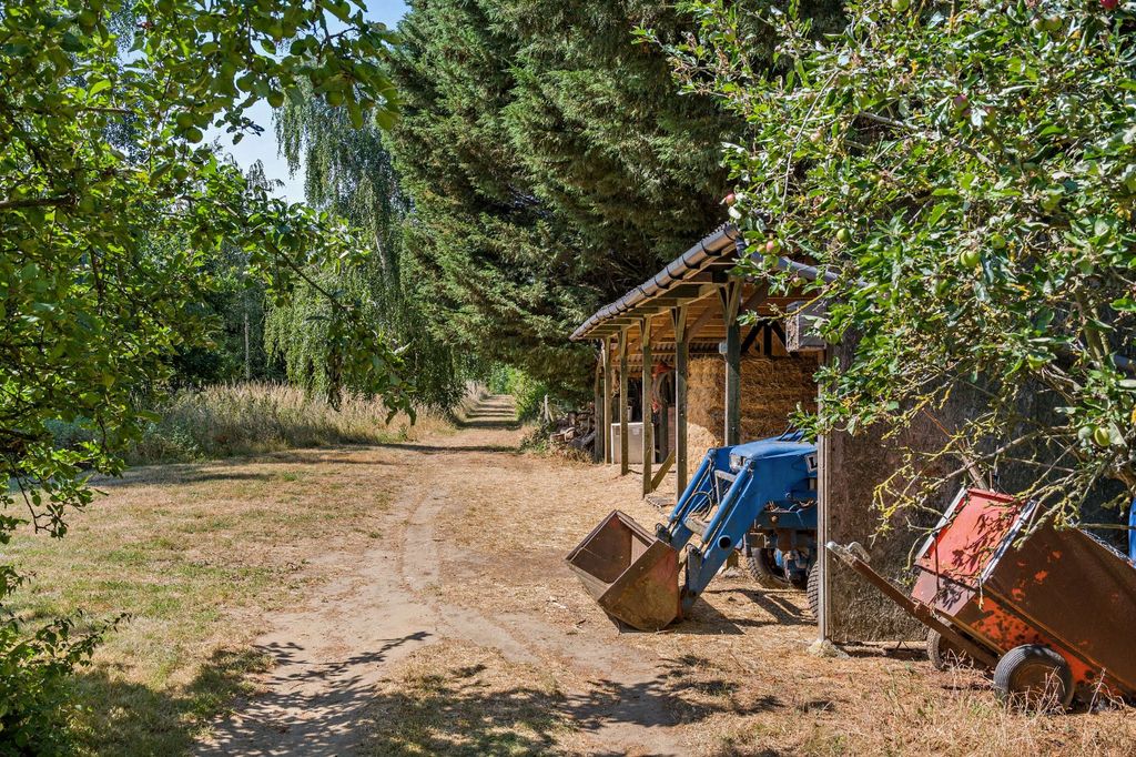 Property photo 2 of 27 Tractor Sheds