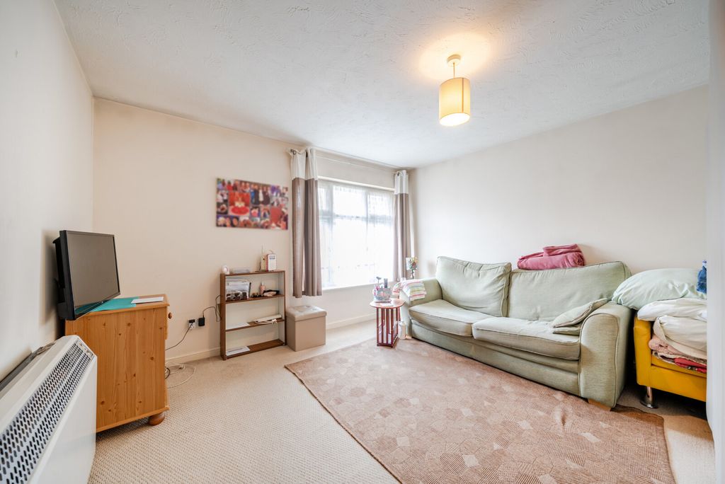 Property photo 3 of 11 Living Room