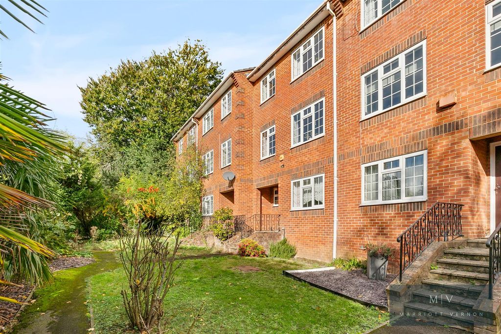 Property photo 1 of 16 Spindlewood Gardens 6 MV-16.Jpg