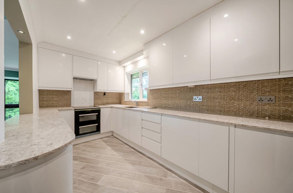 Property photo 3 of 18 1461132-11-6A0B2F...
