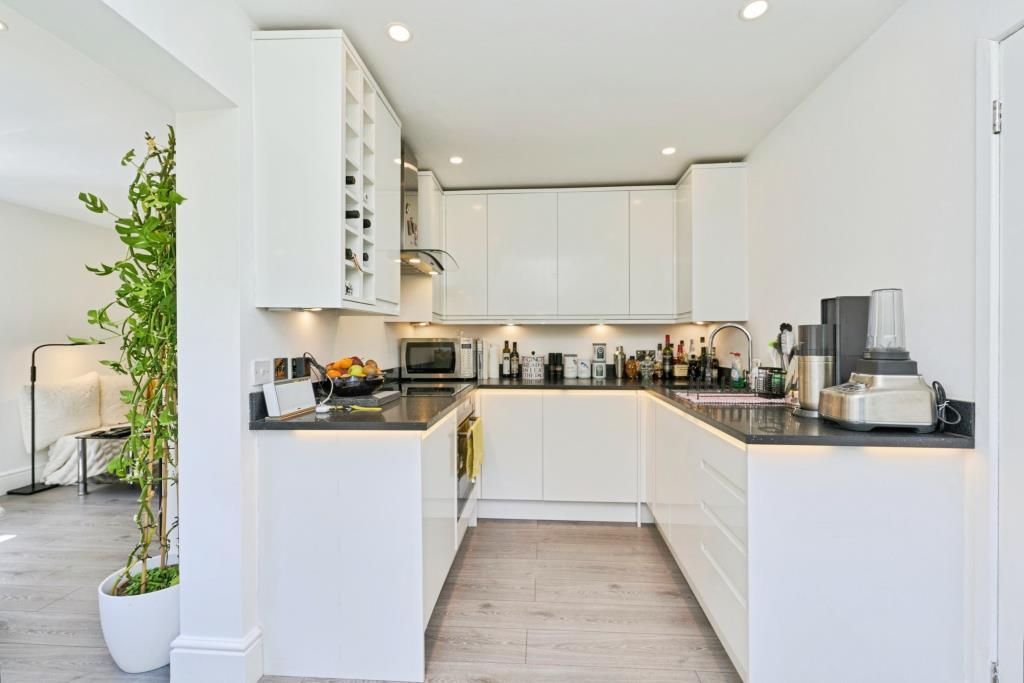 Property photo 2 of 17 Kitchen