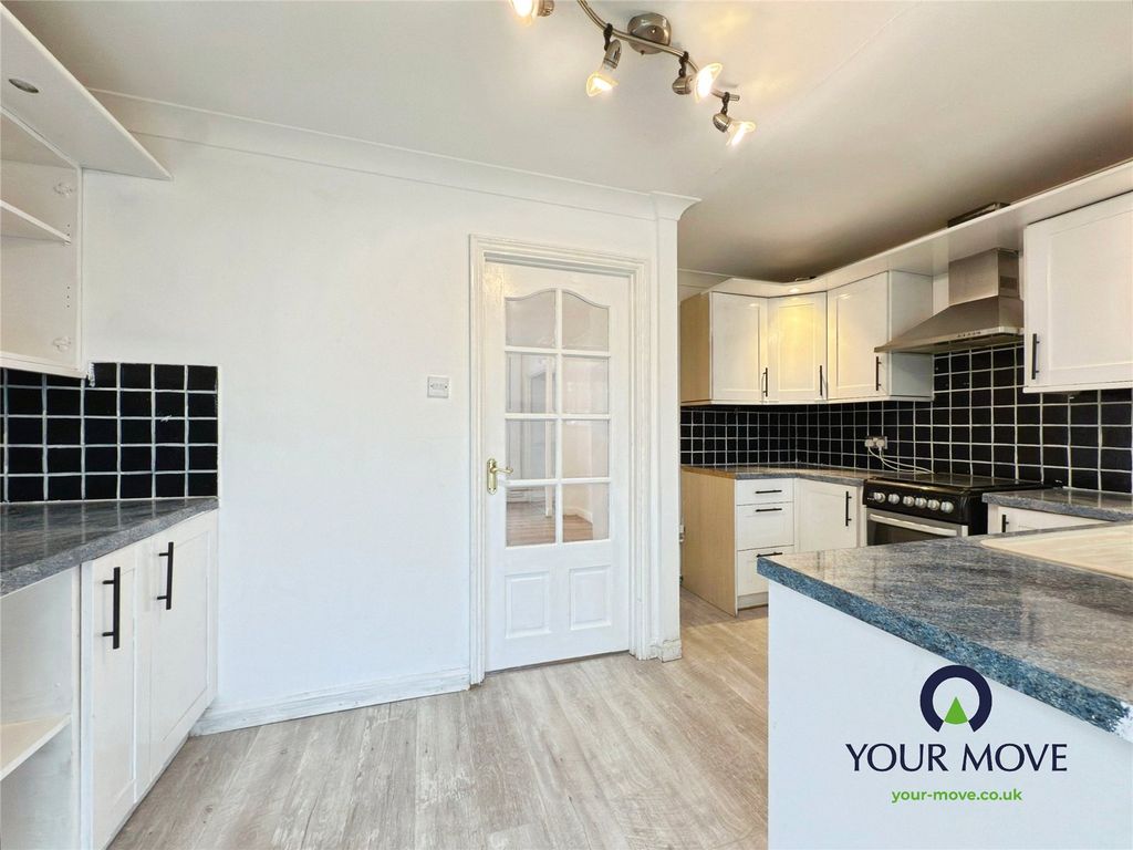 Property photo 3 of 13 Kitchen