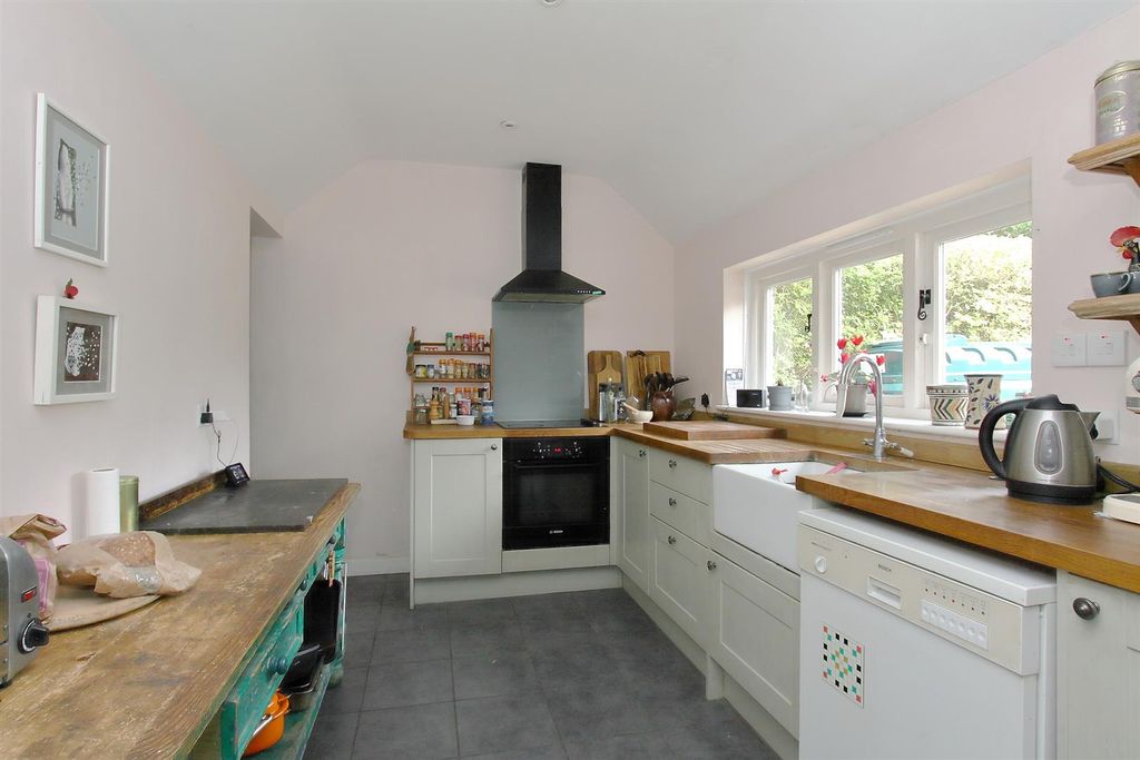 Property photo 3 of 17 Abbotts Hill Lodge Ph33.Jpg